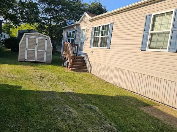 101 Decatur Dr, Grantville, PA 17028