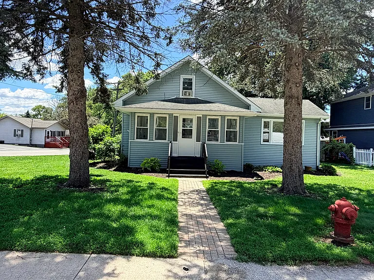 11105 Denny Ave — Photo 2