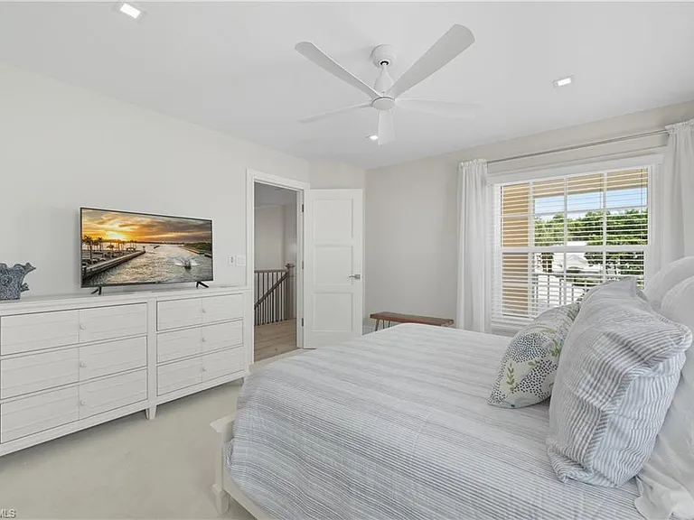 360 Carlton Pl #11 — Photo 32