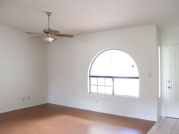 4th image of 1460 Wildflower Dr