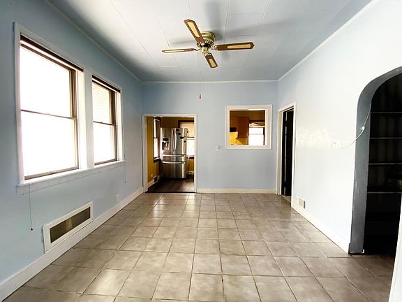 3rd image of 4644 S Sacramento Ave