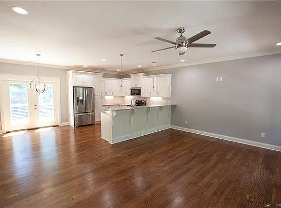 3rd image of 212 Paradise Dr