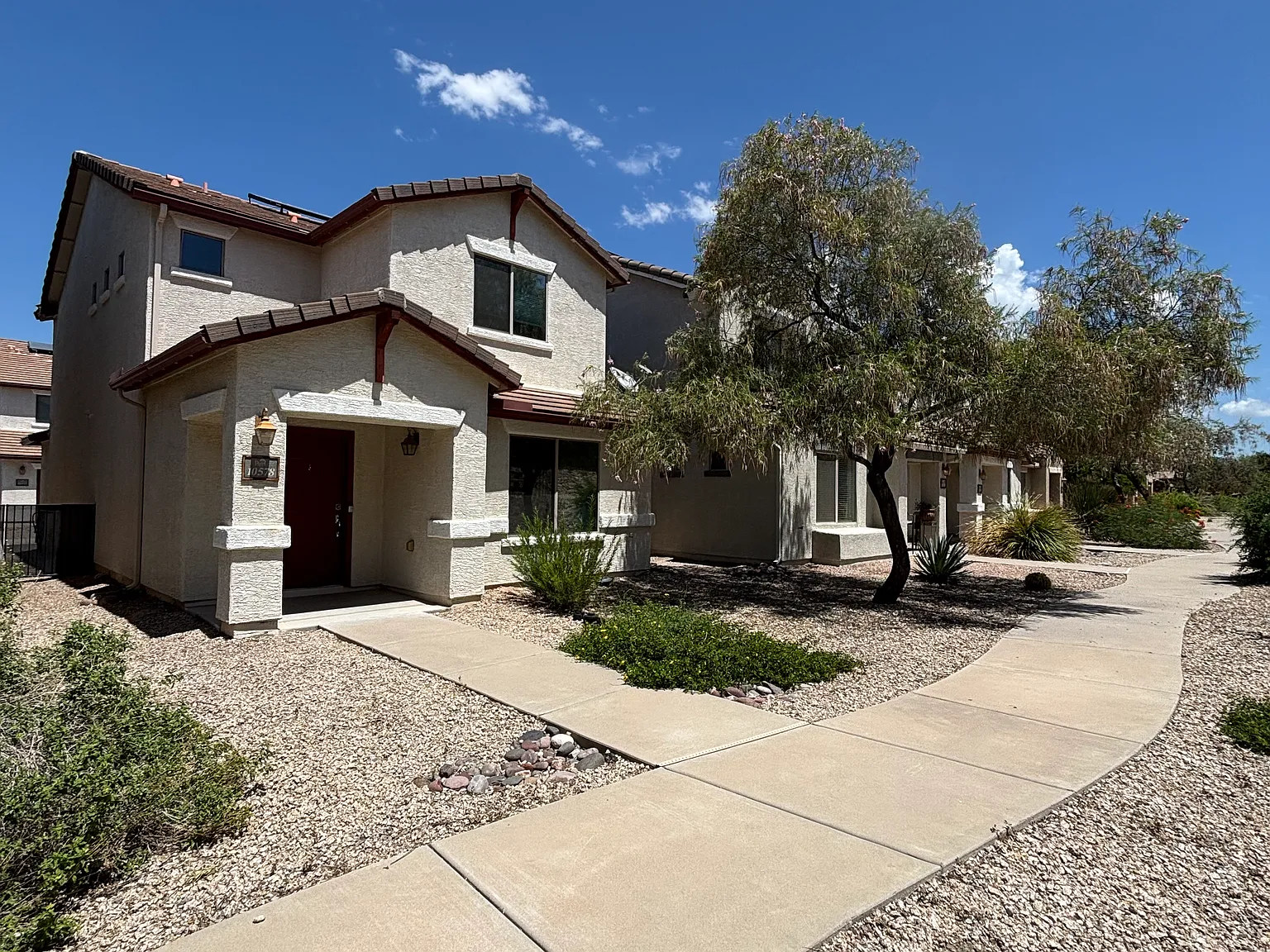 2 bed, 2.5 bath, 1356 sqft, $1,600 — Photo 2