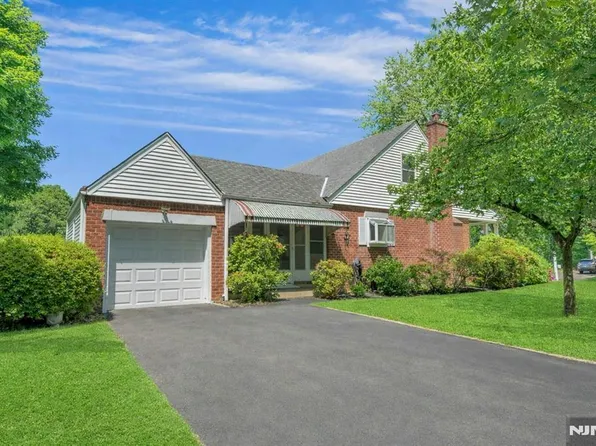 389 Bergen Blvd, Oradell, NJ 07649