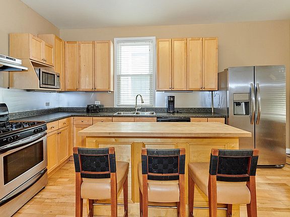 4th image of 2-1537 W Barry Ave #2