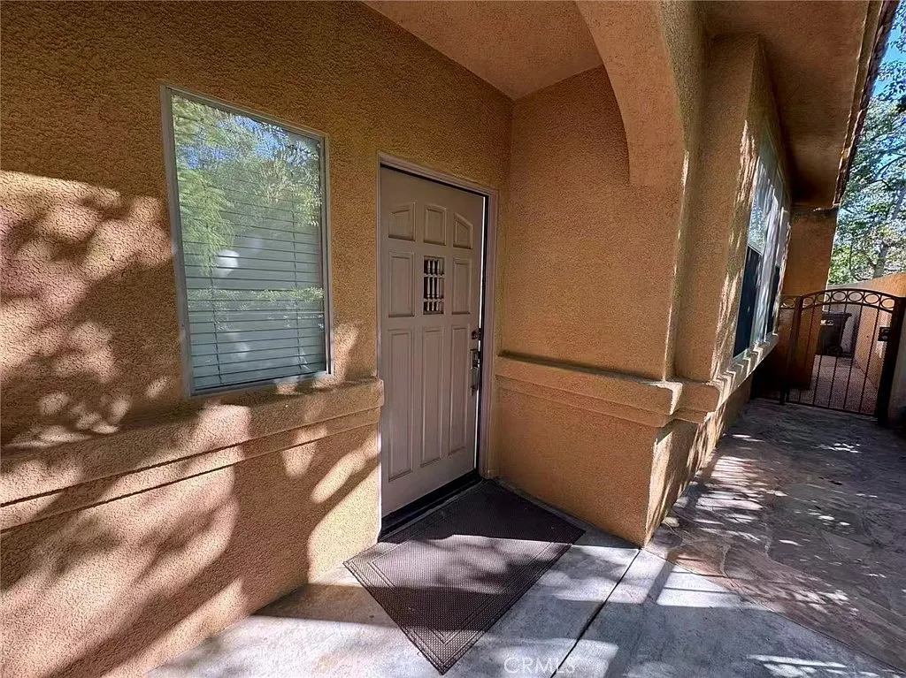 3 bed, 2.5 bath, 2045 sqft, $3,900 — Photo 4