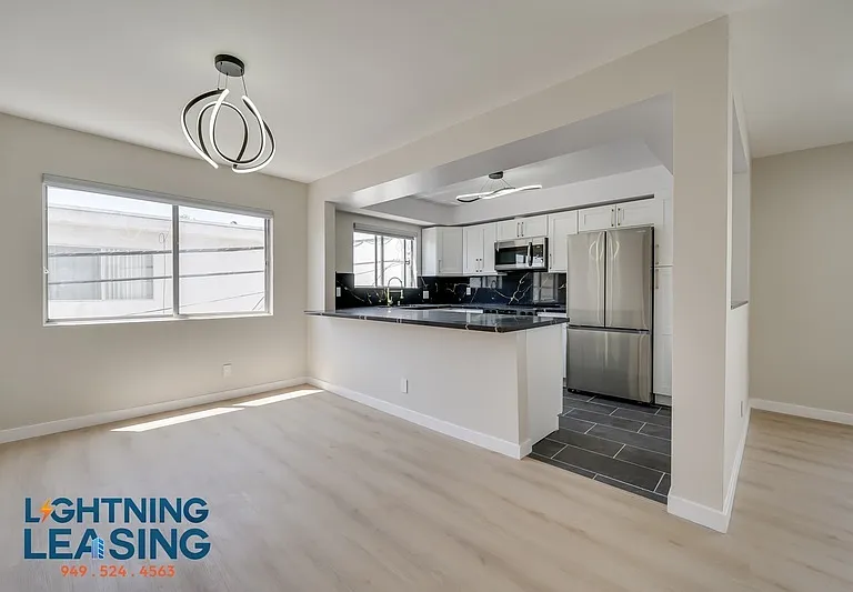 1035 N Hayworth Ave #100 — Photo 14