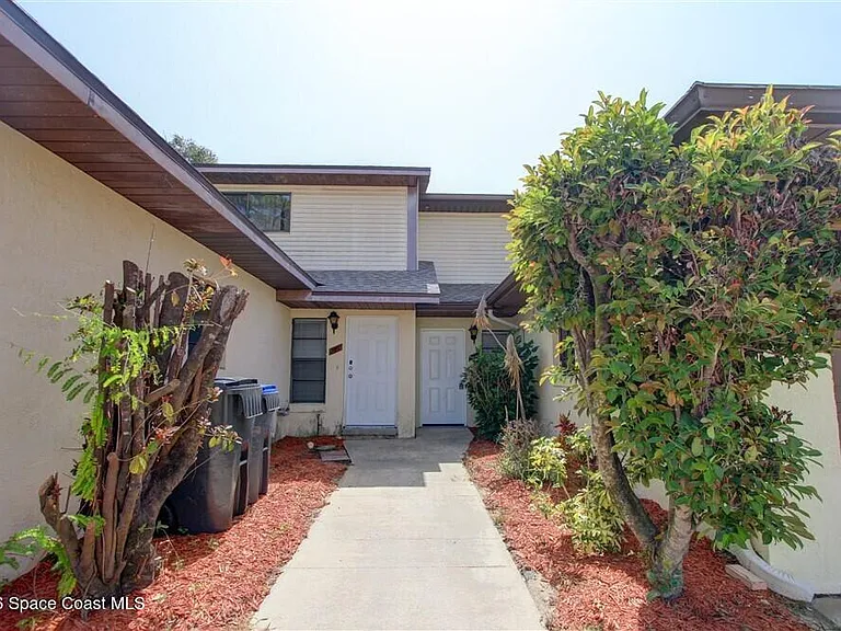283 E Towne Pl — Photo 3