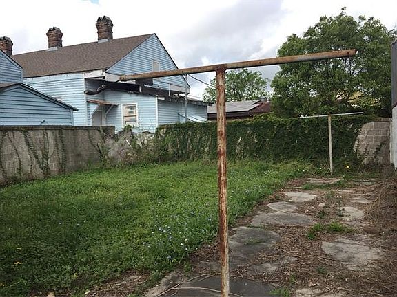 3rd image of 915 N Galvez St