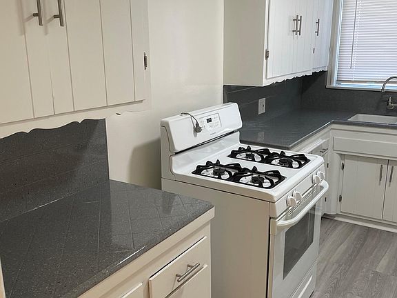 4th image of 12827 Burbank Blvd #6