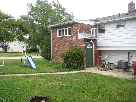 3rd image of 36687 Lakehurst Dr