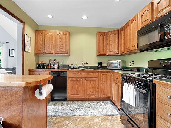 5th image of 251 Orchard Dr