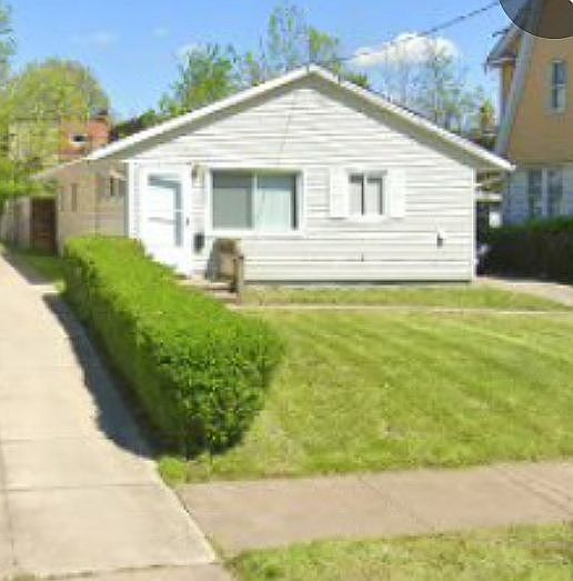 1st image of 3259 E 142nd St