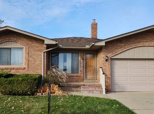 36305 Melbourne Dr, Sterling Heights, MI 48312