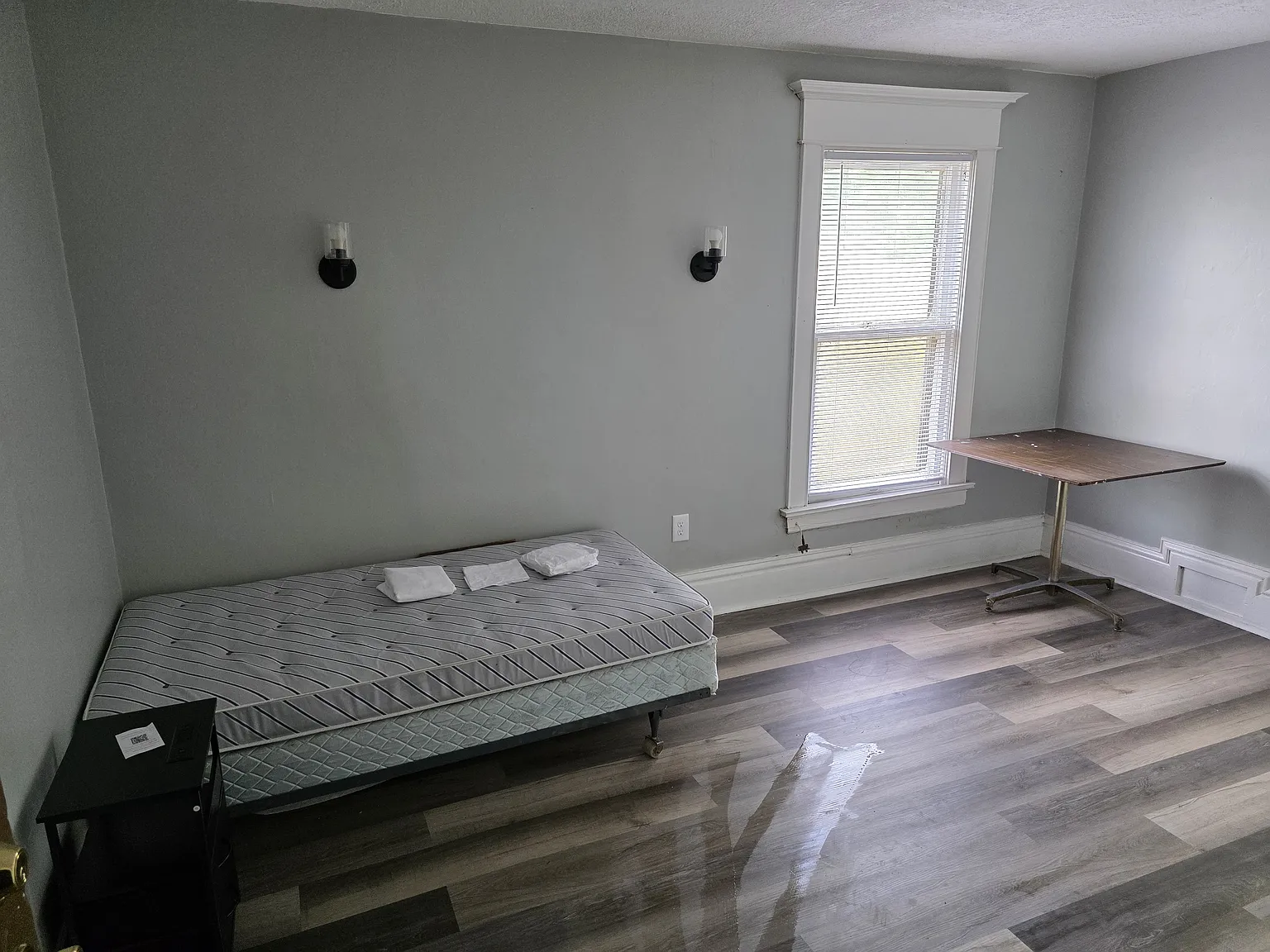 1 bed, 150 sqft, $425 — Photo 1