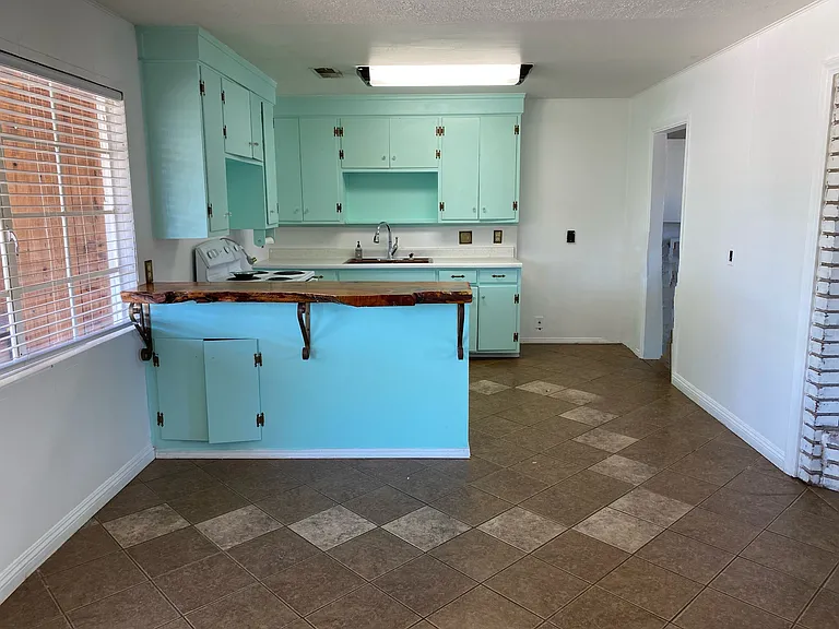 E Sequoia Ave — Photo 2
