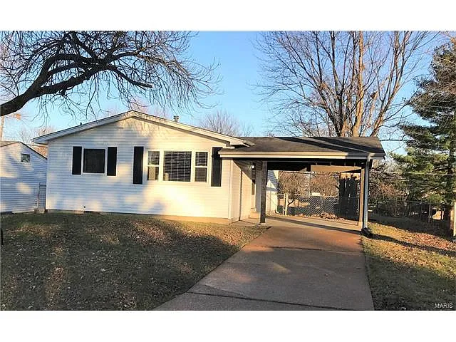 1442 Ramona Ln photo 1