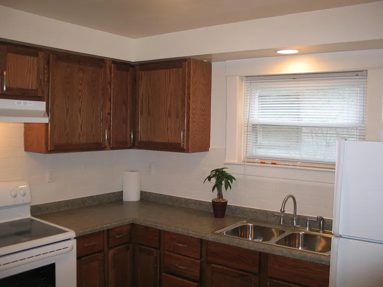 124 E Barnes Ave — Photo 7