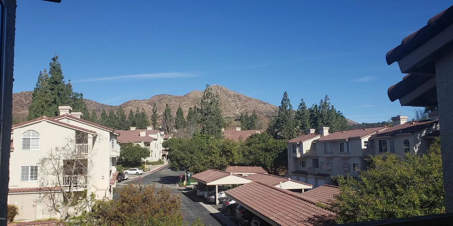 Beautiful 2 Bedroom, 2.5 Bath Townhome in Desirable Shadow Ridge Community! — Photo 4