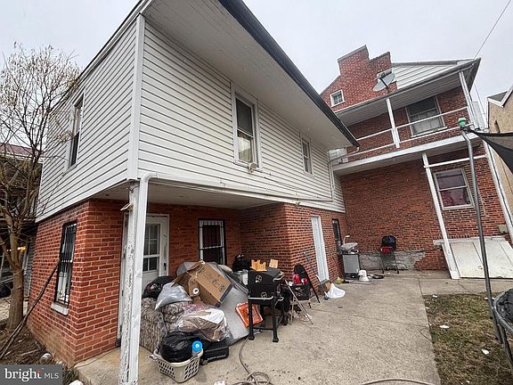 4th image of 214 E Washington St