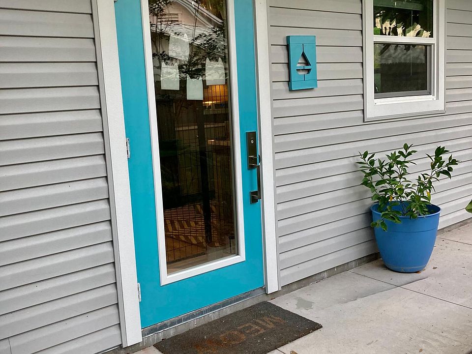 1st image of 136 4th Ave S