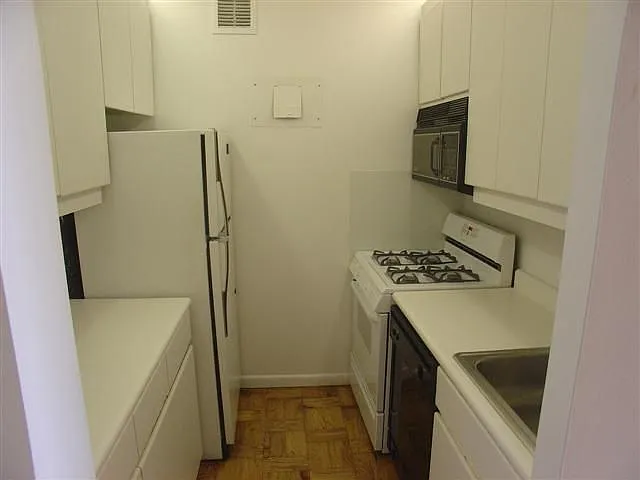 630 1st Ave #8S — Photo 6