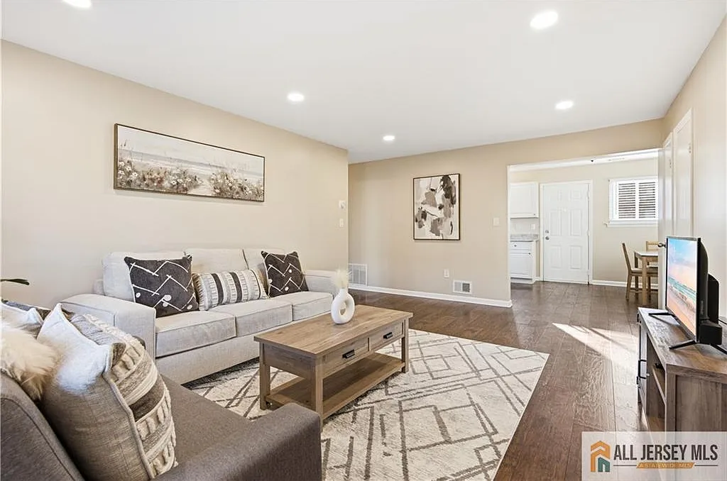 1 bed, 1.0 bath, $1,950 — Photo 4