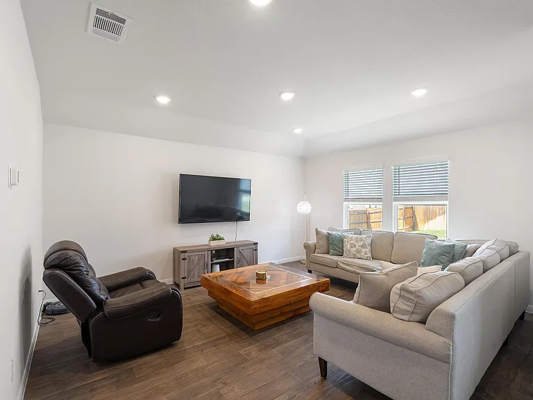 205 Bethpage Dr — Photo 16