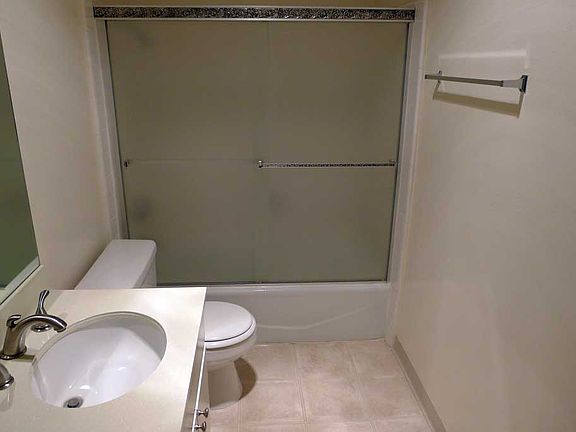 Guest bathroom 