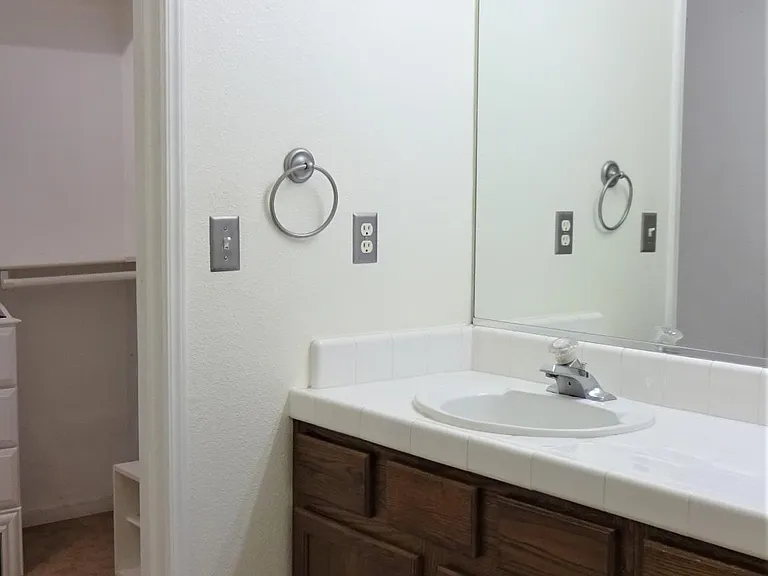 2604 E Christopher Dr — Photo 11