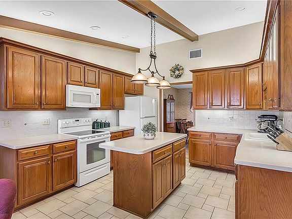 3rd image of 1806 Pinnacle Dr