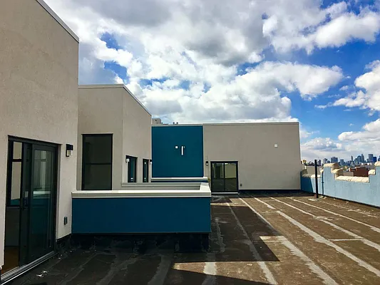 Rented by Manhattan Management LLC | media 58