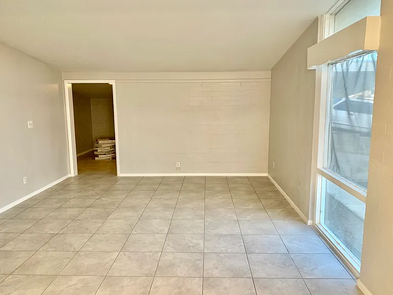1011 W 1st Ave — Photo 15