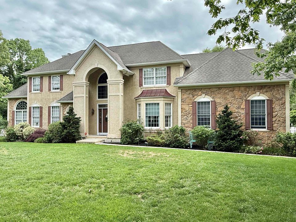1st image of 14 Preswyck Ln