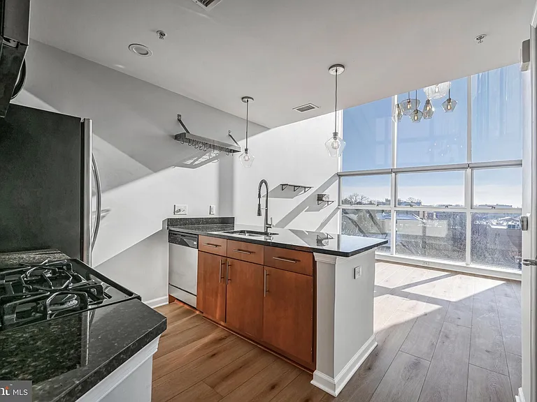 444 W Broad St #619 — Photo 8
