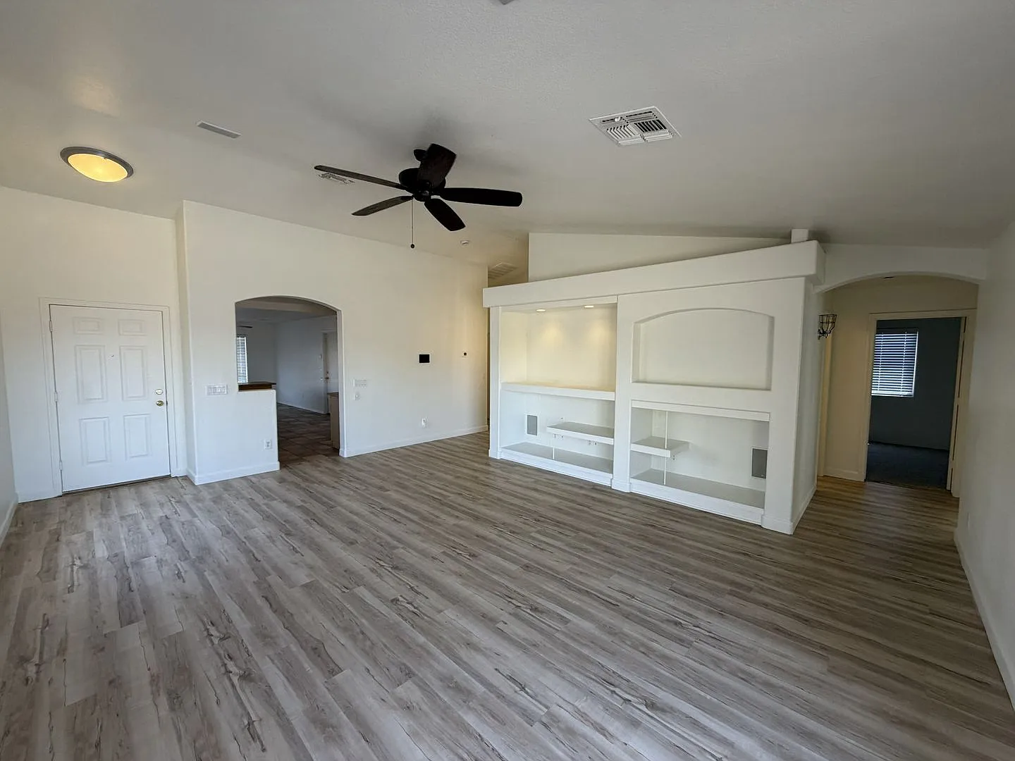 Refreshed 4 bed 2 bath with curb appeal and charm! — Photo 3