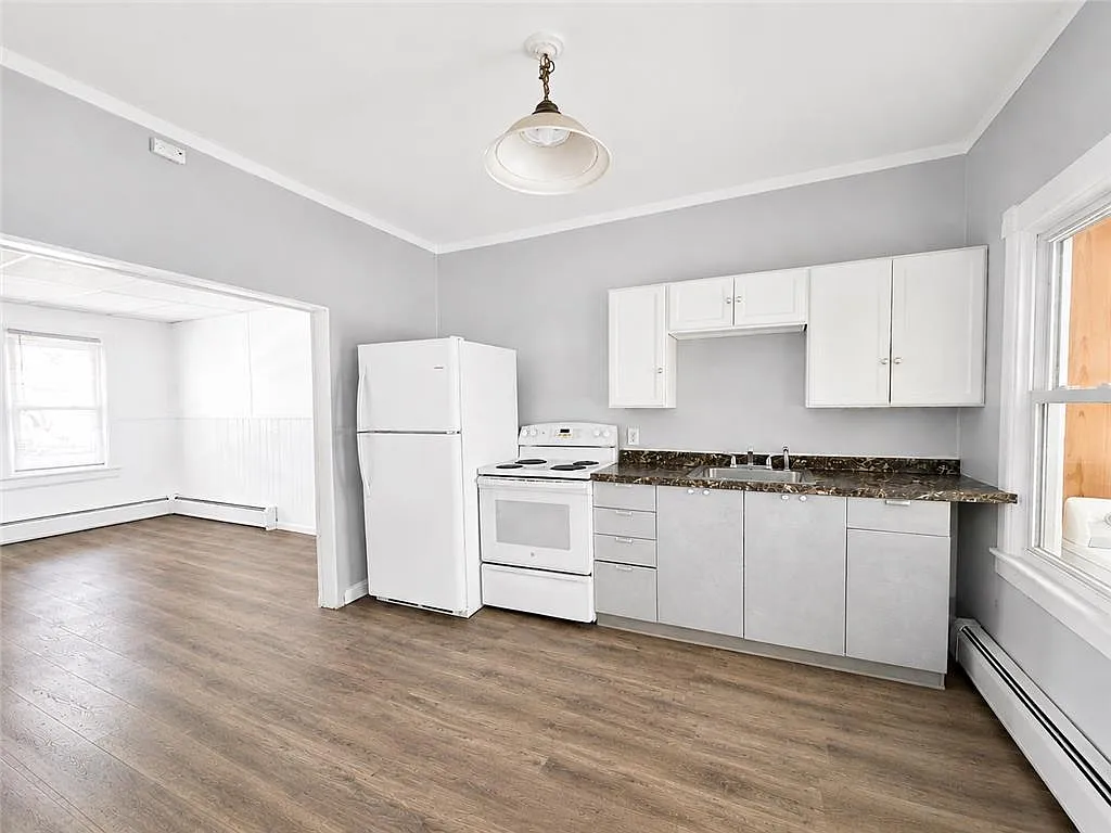 2 bed, 1.0 bath, 624 sqft, $1,300 — Photo 3