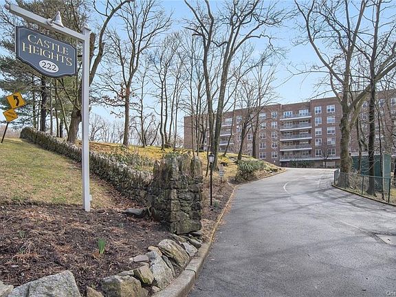 2nd image of 222 Martling Ave APT 1F