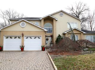 33 Reinmann Dr, East Hanover, NJ 07936