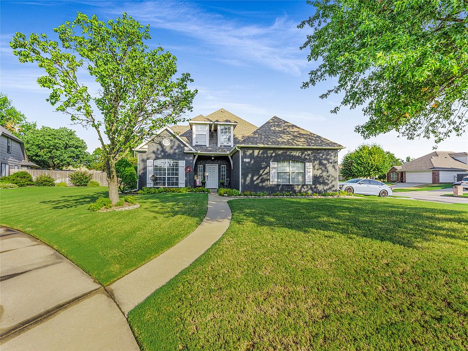 1st image of 3100 W Lansing Cir