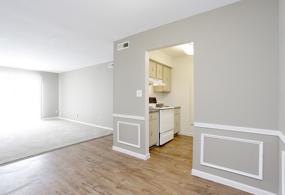 1BR, 1BA - Dining Area to Living Room