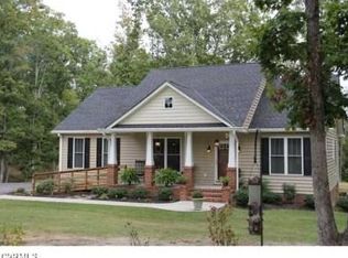 556 Green Town Rd, Farmville, VA 23901