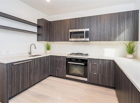 5th image of 110 Brunswick St #204