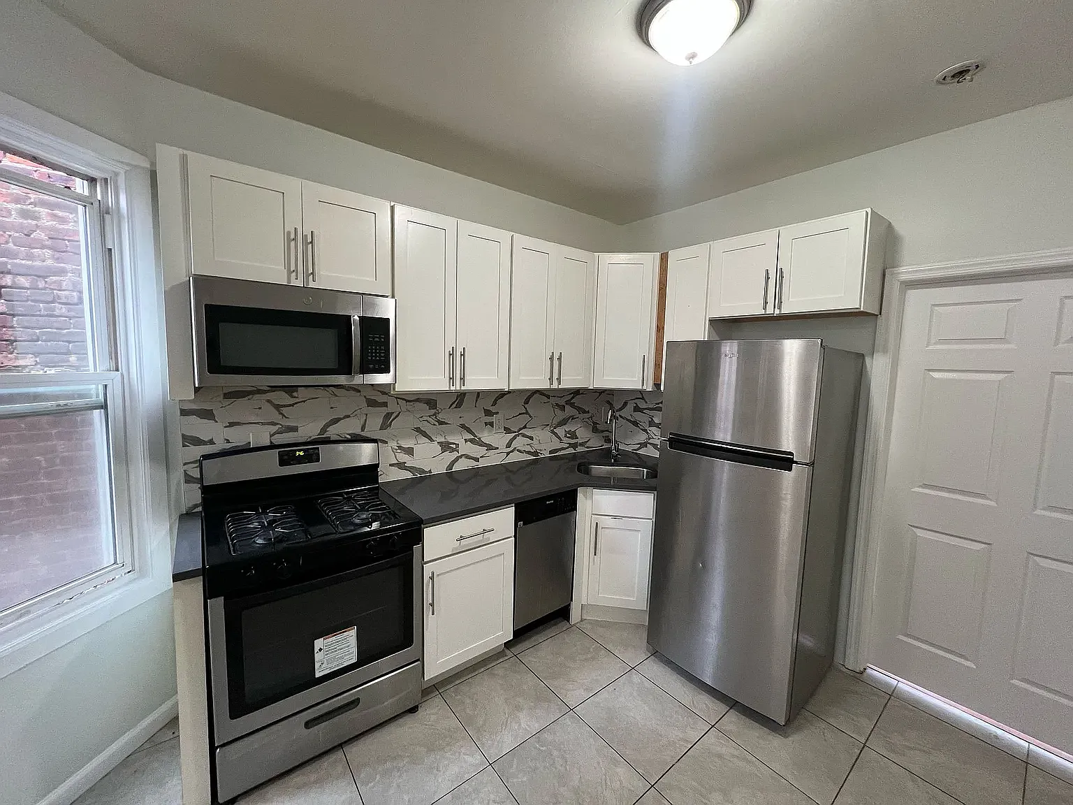 2 bed, 800 sqft, $1,995 — Photo 1