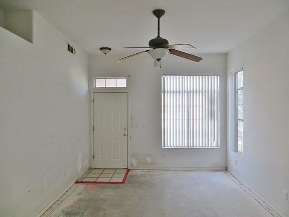 5th image of 865 Zinnia Cir