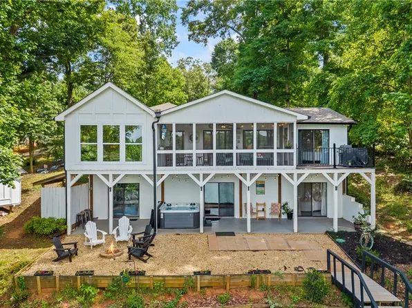 214 Sugar Cane Dr, Hartwell, GA 30643
