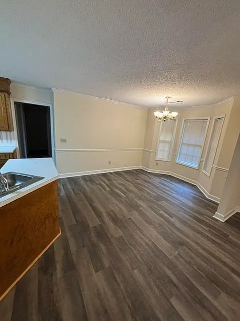 3 bed, 2.0 bath, 1300 sqft, $1,350 — Photo 4