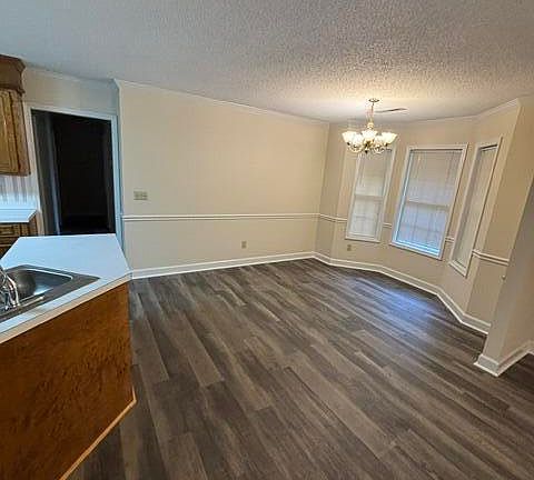 4th image of 31 Radcliff Dr
