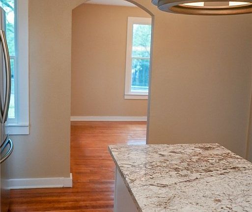 5th image of 714 N Avenue B