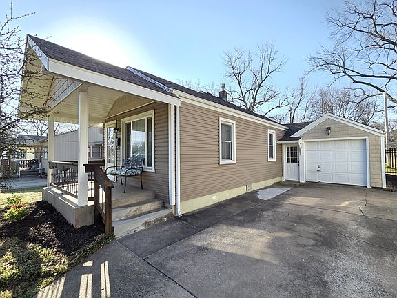 4th image of 1428 E Portland Street